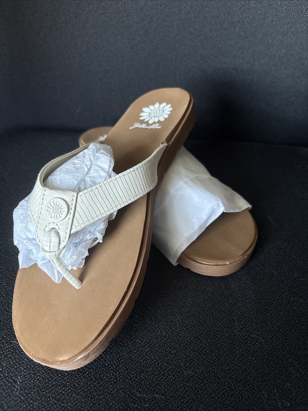Yellow Box White Felena Bone Flip Flops Women’s Size 8 - Picture 1 of 3